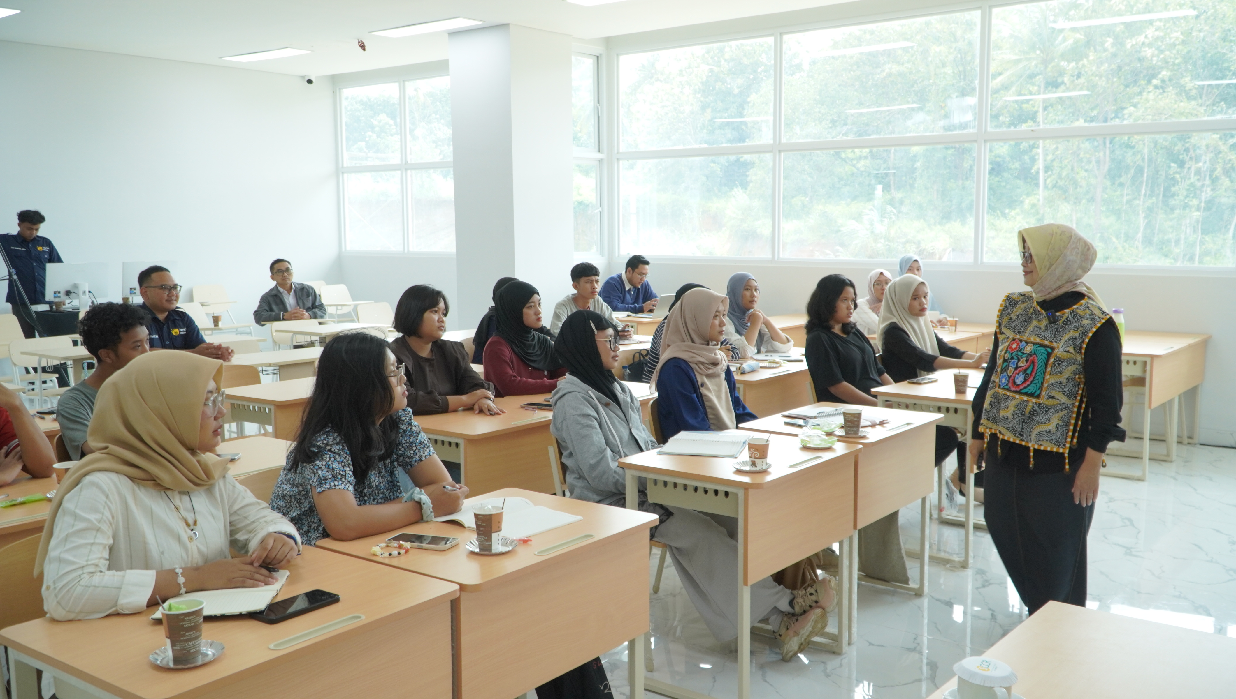 Pertemuan Ketiga, Peserta Pre-University Kampus APU Kembali Mendapat Materi yang Variatif
