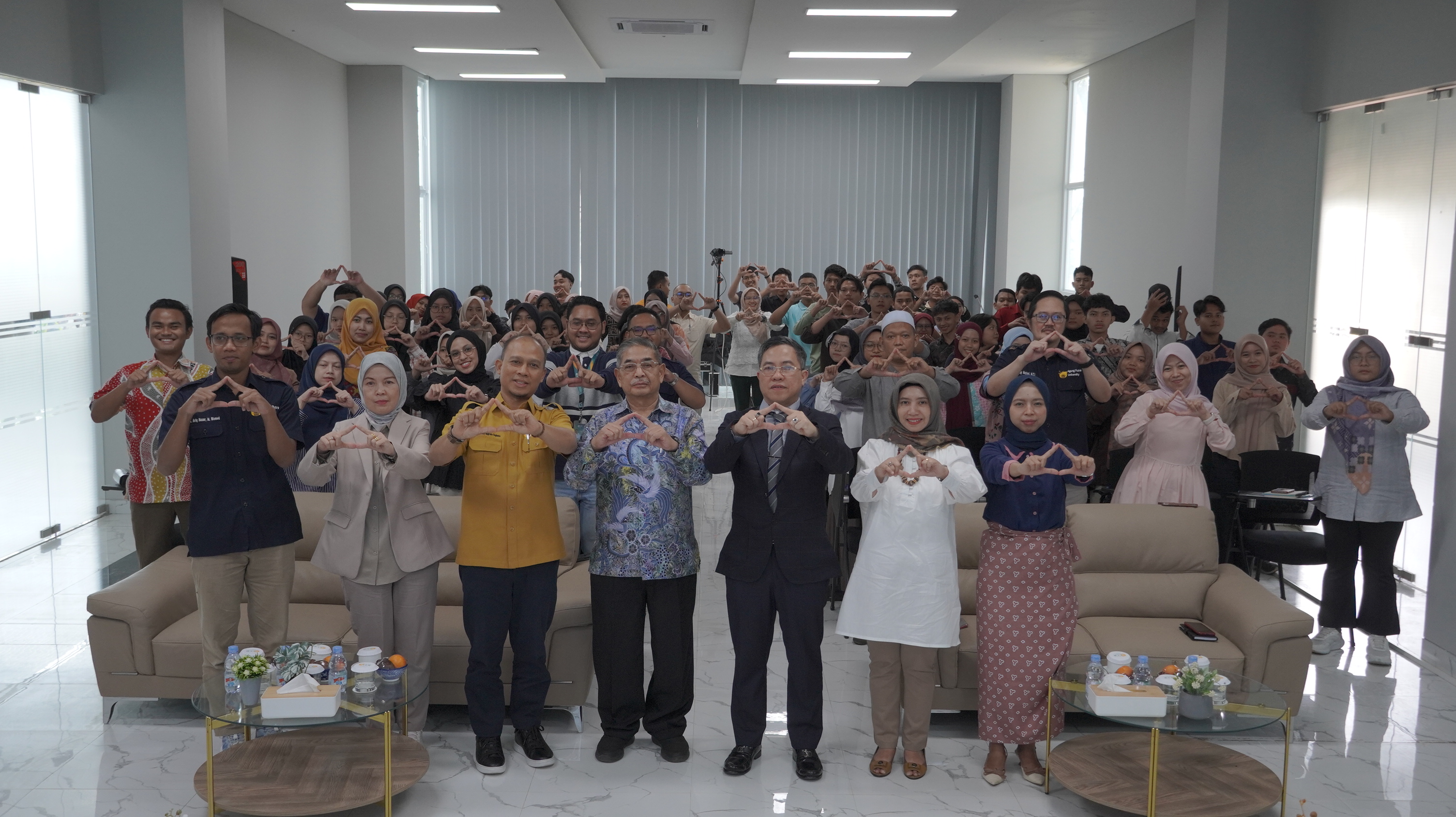 Pertemuan Keempat Pre University Kampus APU, Prof. Amin Soebandrio: Ilmu Biomedis Sangat Penting